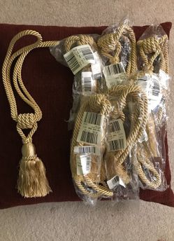 Golden Tassels, 8 count