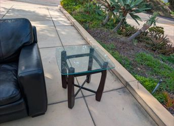 Modern Glass Side Table – Elegant & Sturdy
