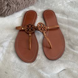 Women’s Tor Burch Brown Miller Thongs Size 9