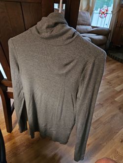 Large  polo Ralph Lauren  $5 (Gray)