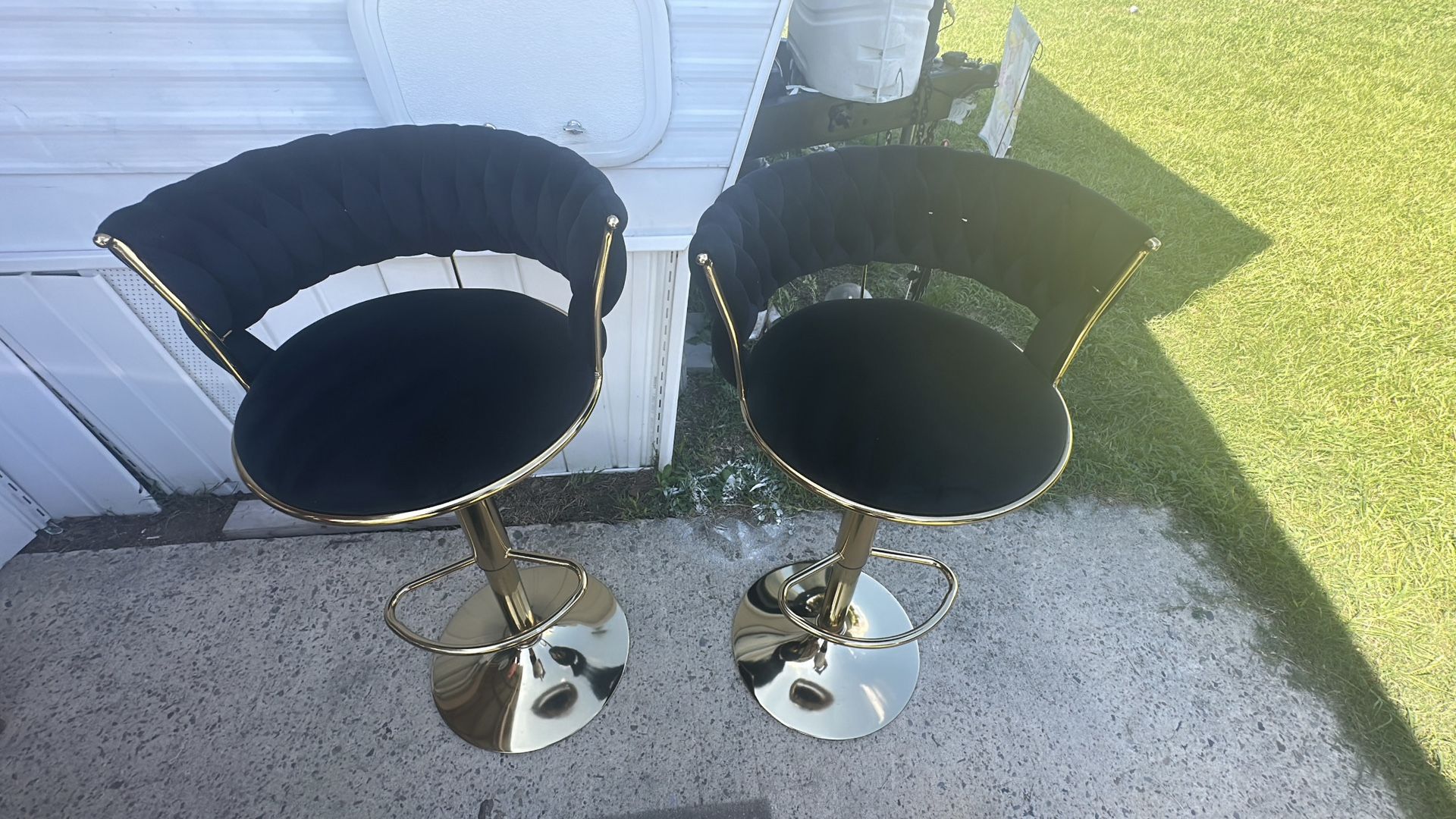 I sell bar chairs