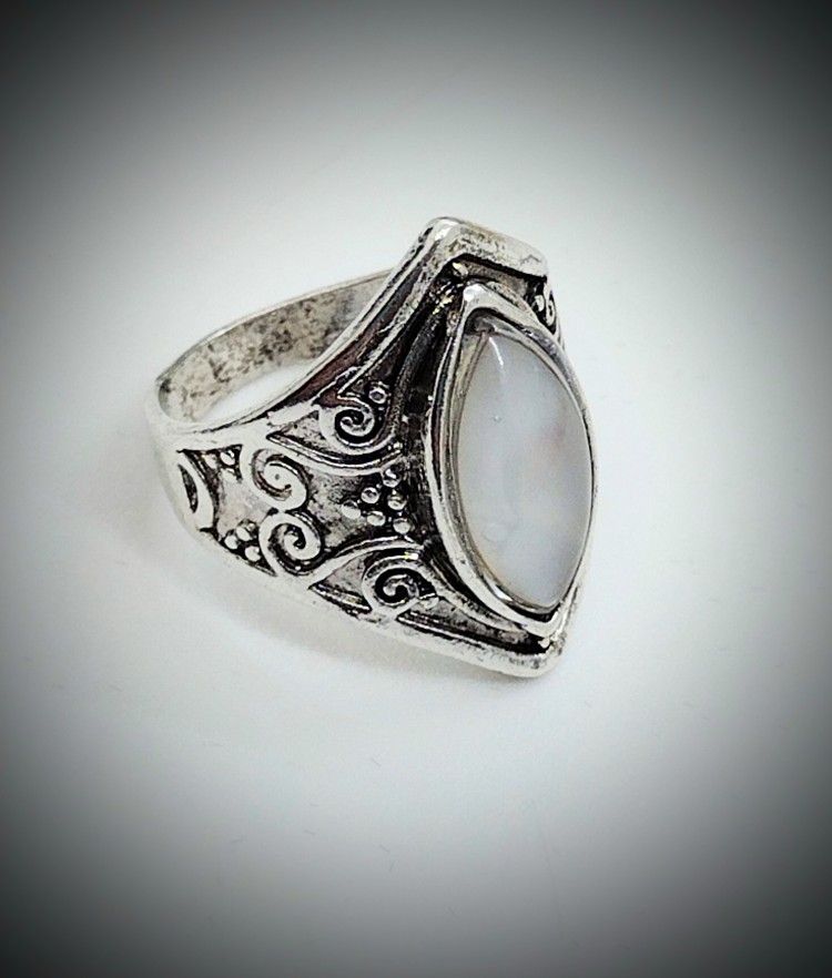 New Moonstone Ring 8.5