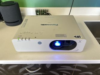 Panasoni 3500 lumens hdmi video projector