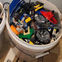 5 Gallon Buckets Of Legos 