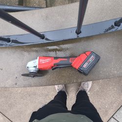 Milwaukee M18 FUEL 4-1/2" / 5" Grinder with Paddle Switch. 