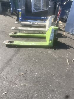Pallet Jacks 