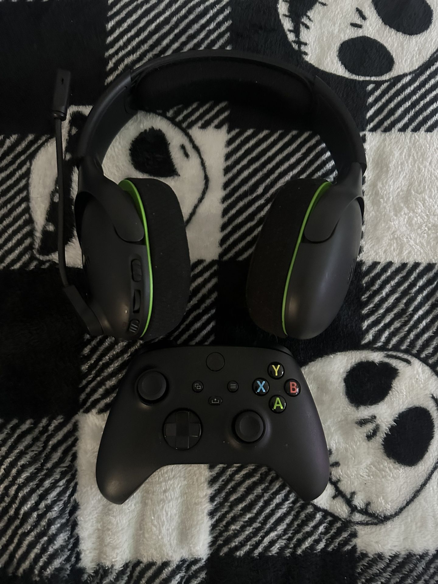 Xbox One Controller With Bluetooth Headset 