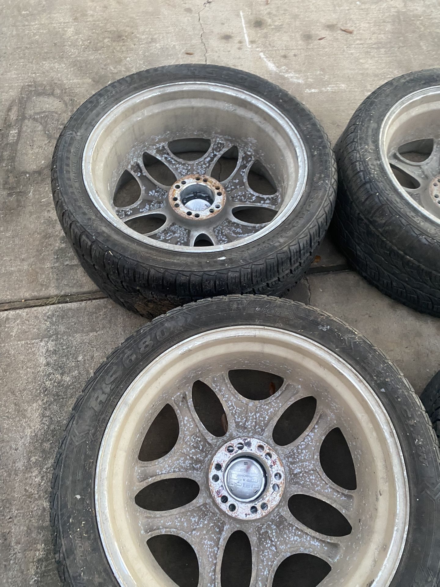 Six Lug Nut Universal 22 Inch Rims for Sale in Arcola, TX OfferUp