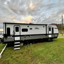 2024 Jayco Jay Flight SLX 262RLS Camper – Like New! 