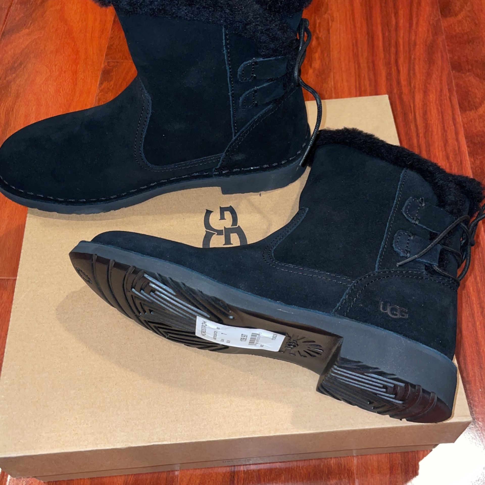 Ugg Naiyan Boots Size 7W & 8W - BNIB