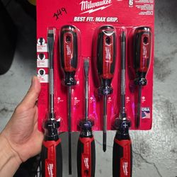Milwaukee
Multi-Bit Screwdriver Set with Cushion Grip (6 Piece)