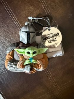 Mandalorian and Grogu keychain pocket back