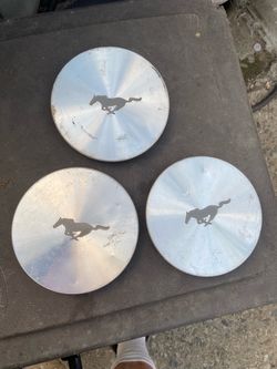 Ford mustang 96-98 center rim caps 15 or 17 inch