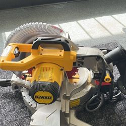 DEWALT Miter Saw DWS713 (487)