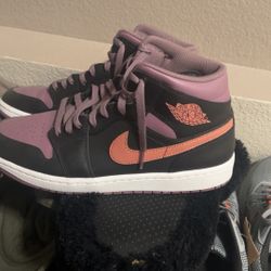 NIKE AIR JORDAN 1 MID SE BLACK-SKY J ORANGE-SKY J MAUVE