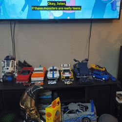 Selling lot of 8 hot wheels brick sets $250 o.b.o