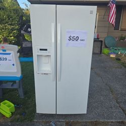 Working Side By Side Refrigerator 