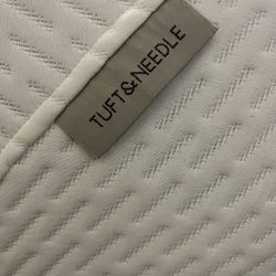 Tuft & Needle Queen Mattress – 9.5” – Clean Condition