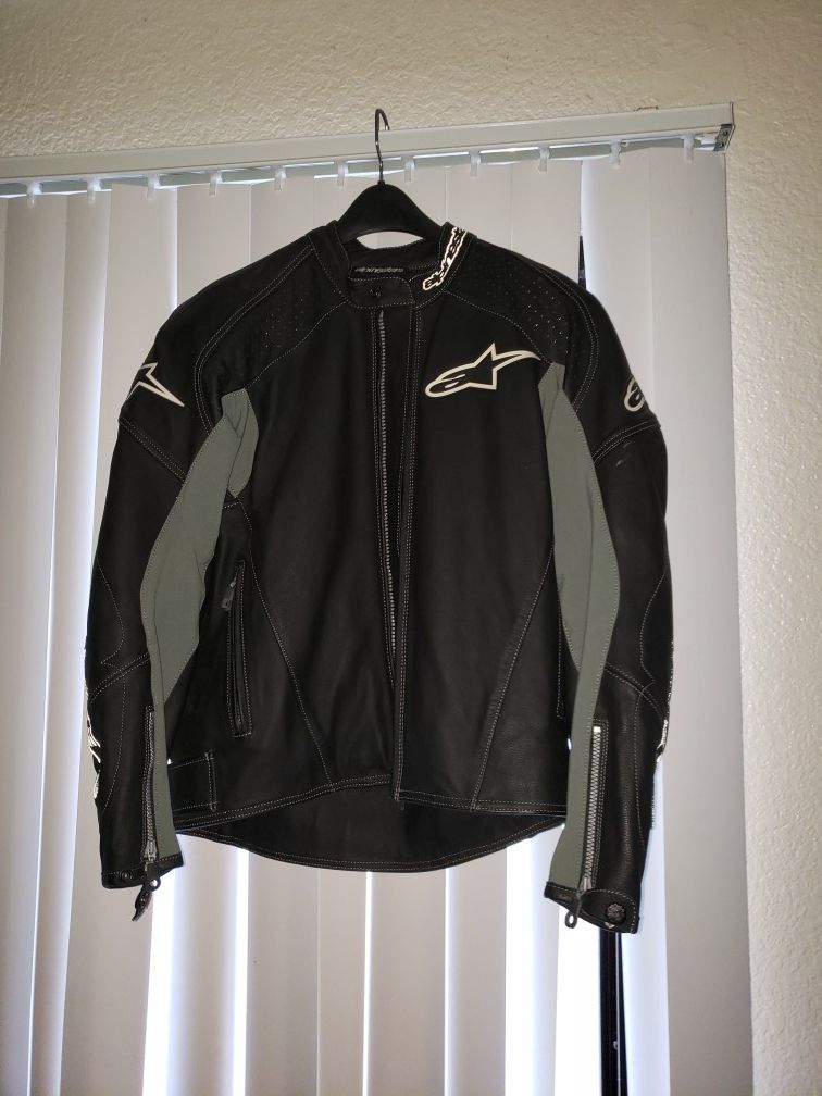 Motorcycle jacket for women