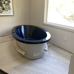 Jacuzzi Bath Tub  NEW Never Used 