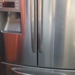 GE FRENCH DOORS REFRIGERATOR WORKS GREAT 