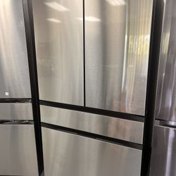Bespoke 4-Door French Door Refrigerator (29 cu. ft.) with Customizable Door Panel Colors and Beverage Center™: Stainless Steel
