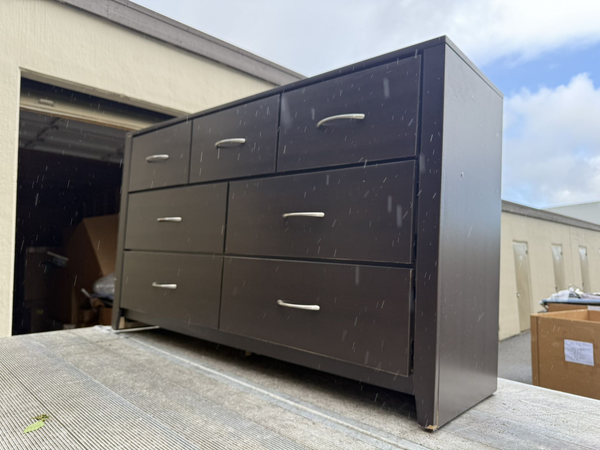 Dresser New