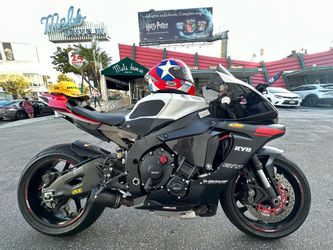 YAMAHA YZF-R1