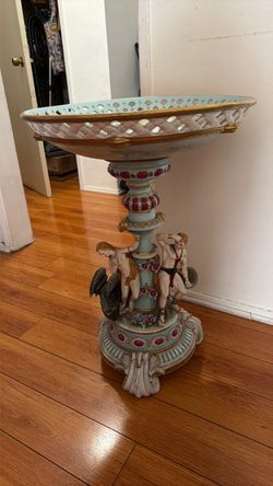 Vintage Italian Style Porcelain Pedestal Bowl with Cherubs & Gold Detail – Elegant Centerpiece