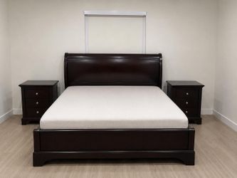 King bed with matress and nightstand
