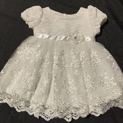 Beautiful Nannette Baby infant girl size 3/6 month white shimmery and embroidered lace dress