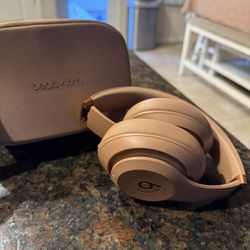 Beats Studio Pro Kim K