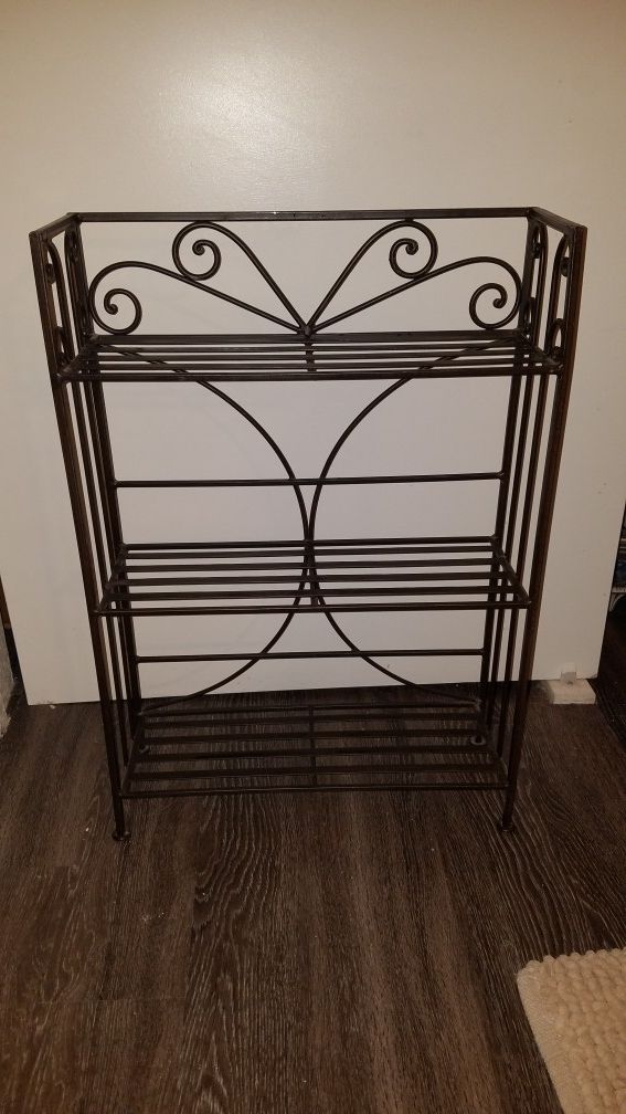 Short bakers rack. Need gone asap