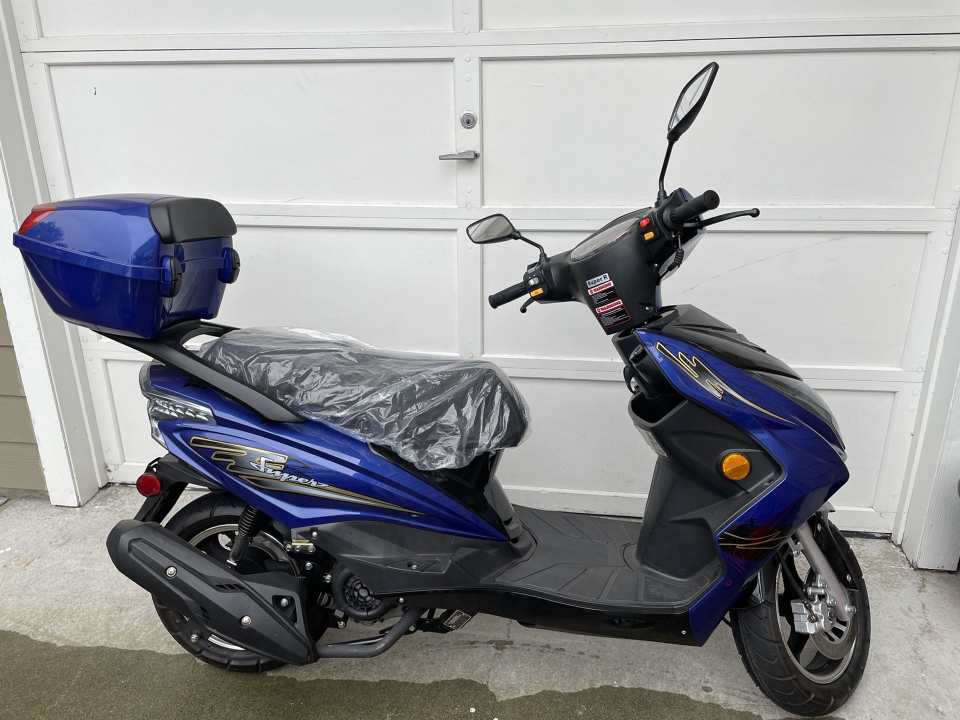 200cc Scooter (almost brand new)