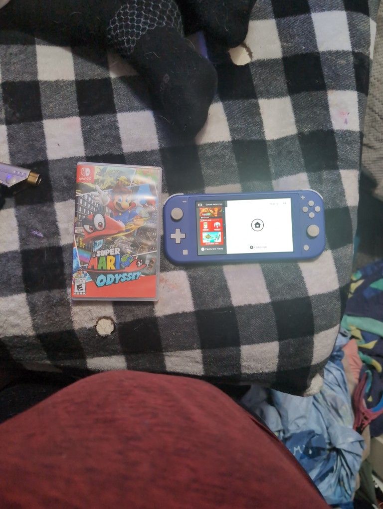 Nintendo Switch Lite + Mario Odyssey
