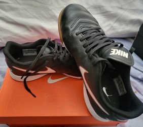 NIKE Jr Tiempo Legend