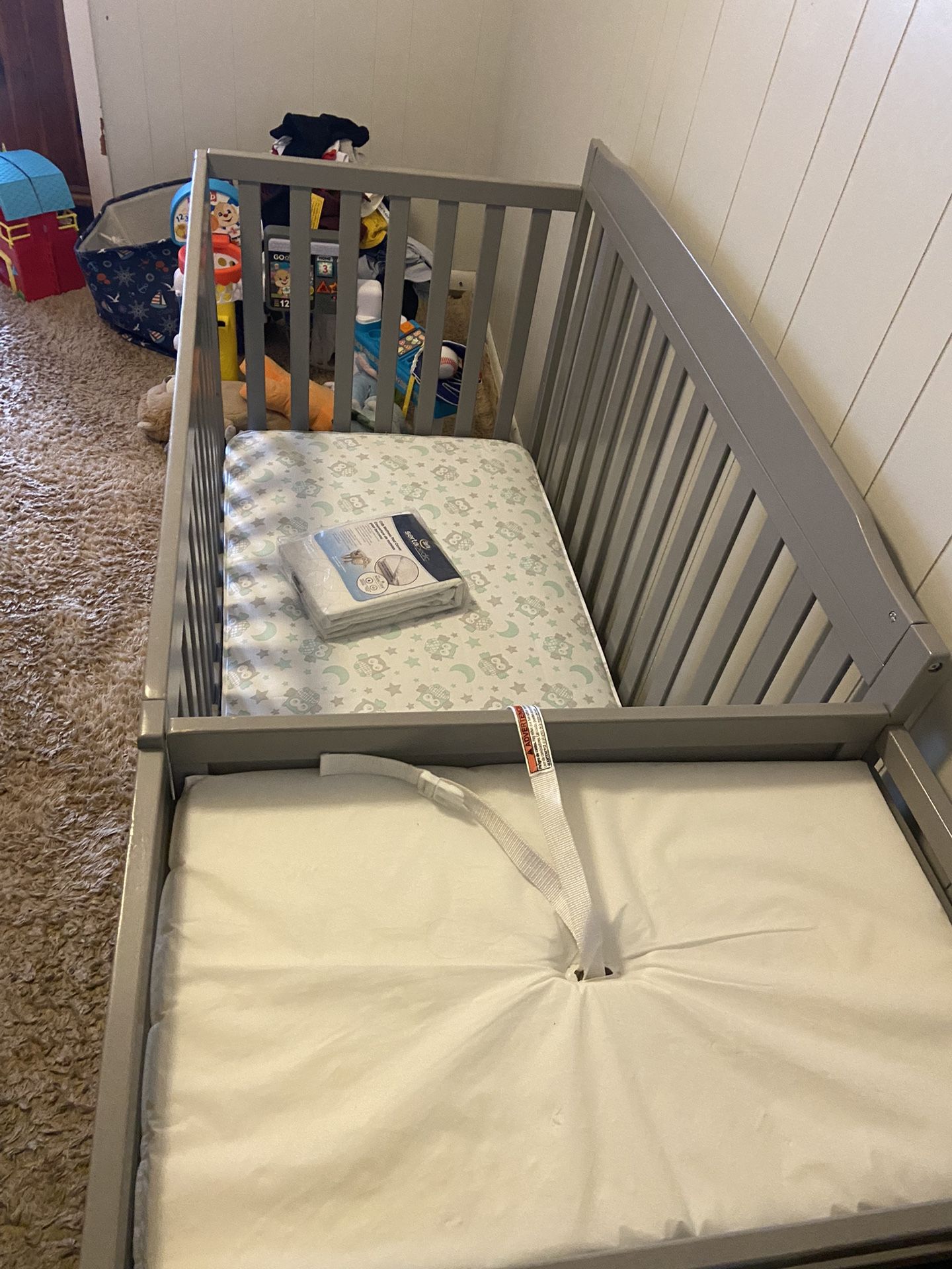 Delta Children’s Crib/Changing table With Mattress