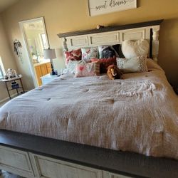 Living Spaces Platform King Size Bed With Copper Infused Mattress 