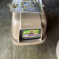 Cat Litter box with sifting pan for easier clean