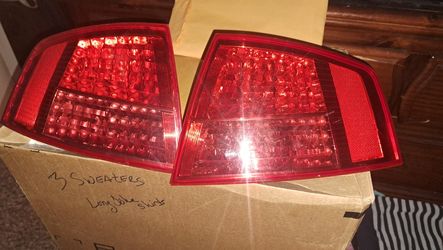 04--07 Audi A8 D3 Outer L & R Taillights 