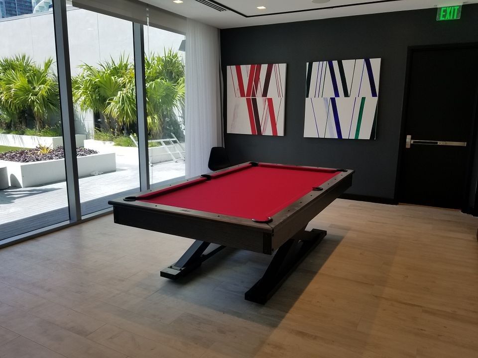 Pool Table, Quest Pool Table