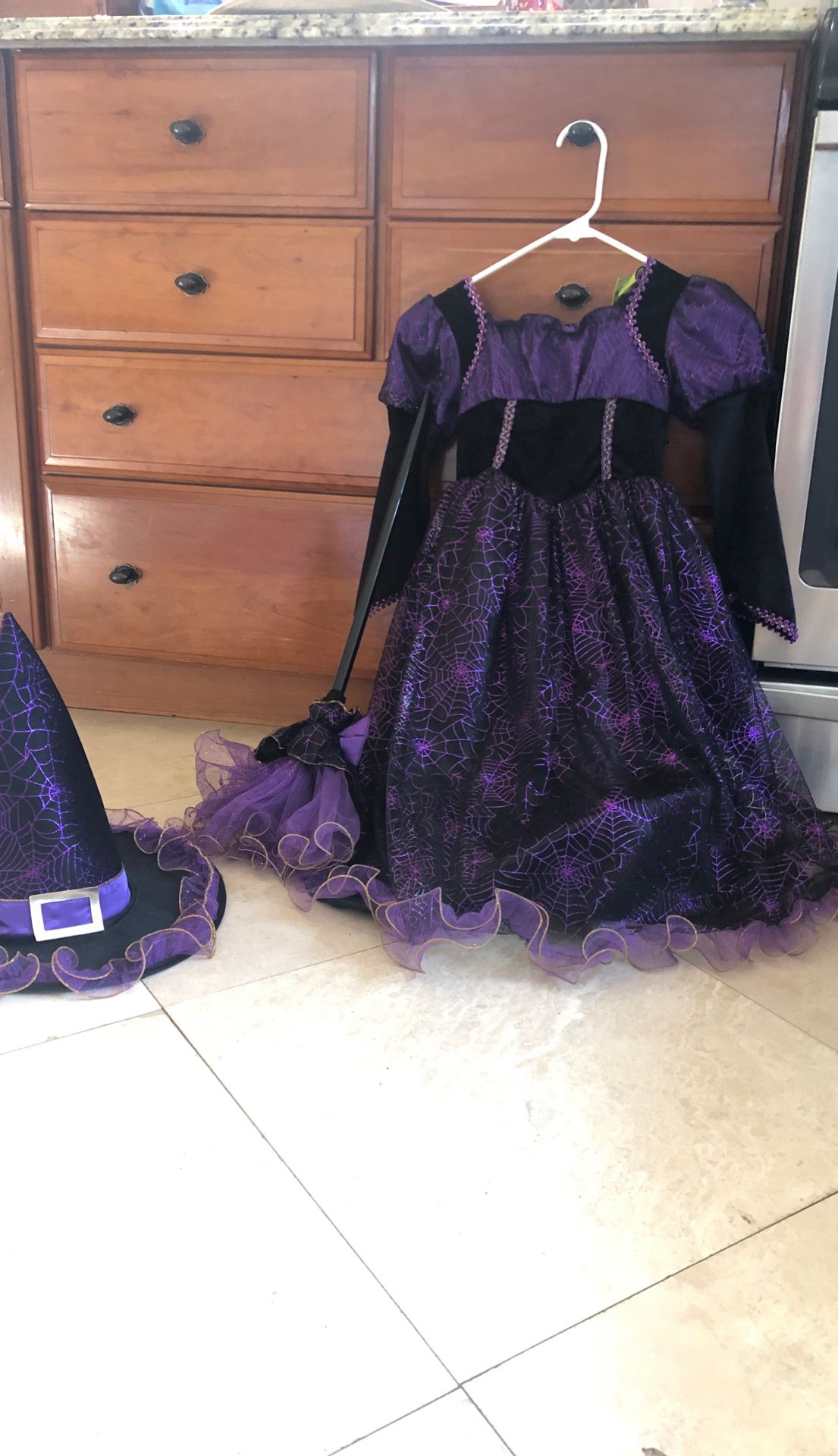 Halloween costume girl to size 5 T