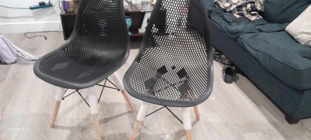Black Chairs 2 Pair / SILLAS NEGRas 2 Pares