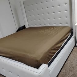 Queen Size Bed 