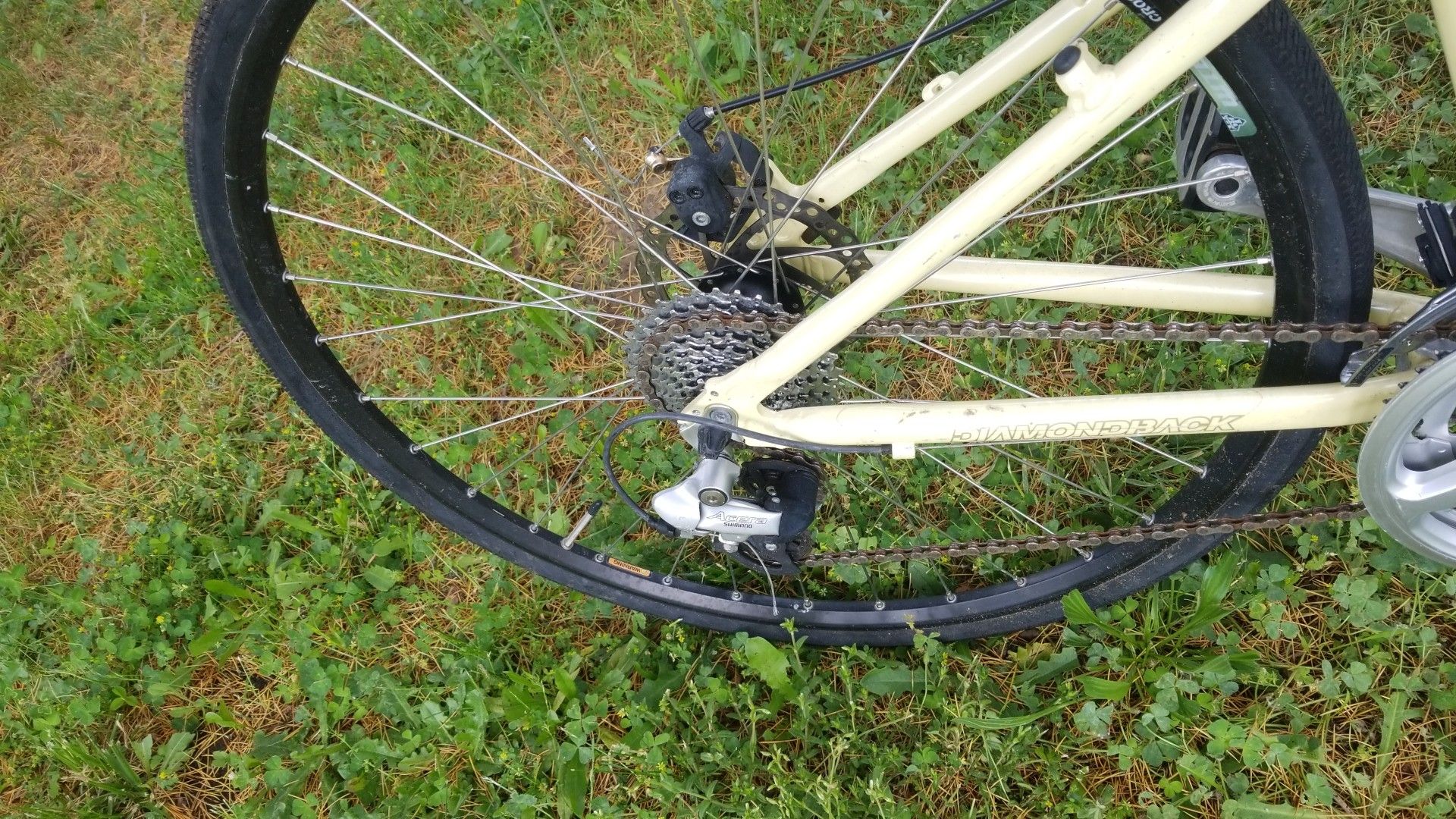 diamondback menona hybrid bike