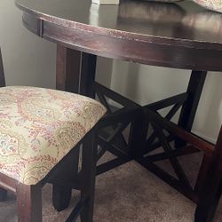 Beautiful Wooden Round Barstool Table