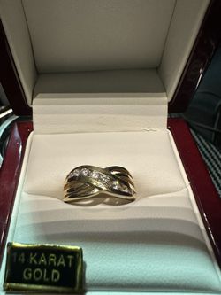 Solid 14k Yellow Gold Ring Size 5.5 Beautiful