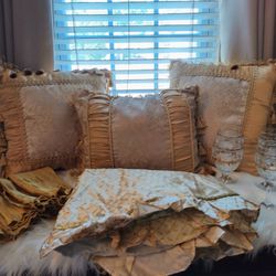 Home Decor Bundle; Pillows, Glassware Etc 