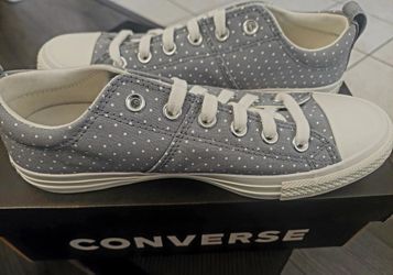 Womens Converse Size 9.5