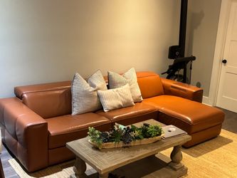 Natuzzi Italian Leather Sectional Sofa with Chaise – Excellent Condition